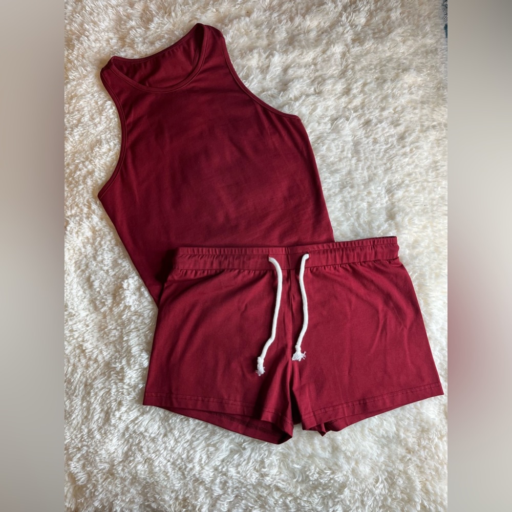 NEW Women’s 2 Piece Sports Set Tank Top & Shorts Sz Medium Red Workout Athletic